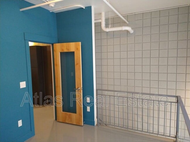 Building Photo - 360 W 300 S