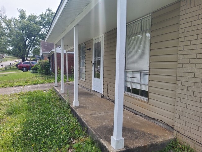 Building Photo - 2771 Northmeade Ave