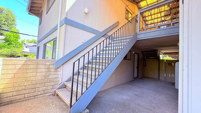 Building Photo - 929 Dewing Ave