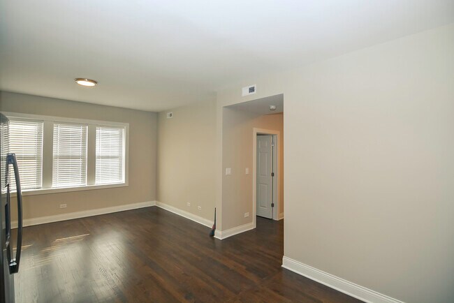 Building Photo - 2230 N Sawyer Ave