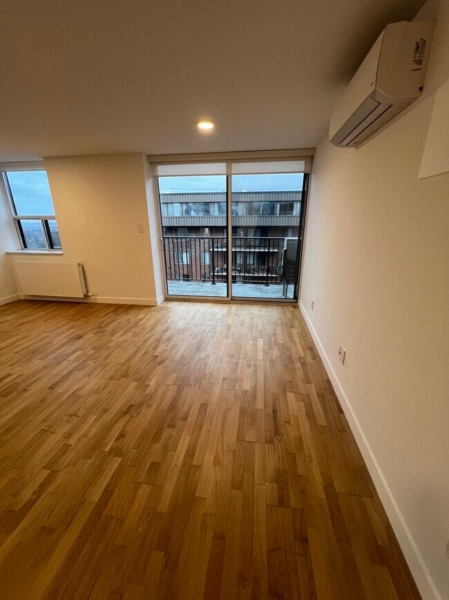 Building Photo - 501 Kingston Rd