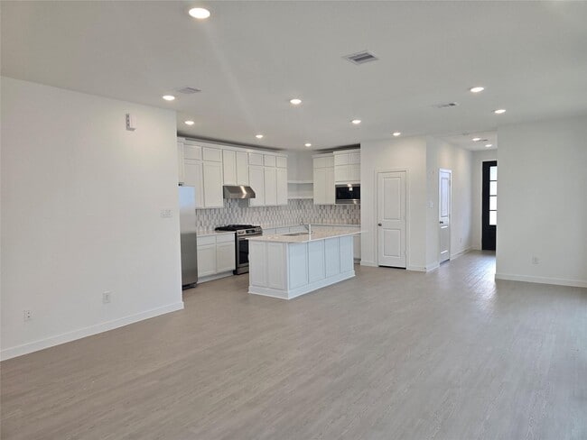 Building Photo - 13071 Pne Trace St