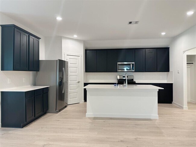 Foto del edificio - 3322 Kendleshire Ln