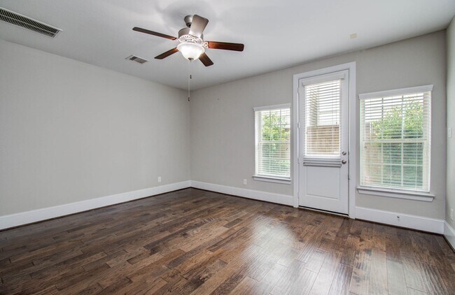 Foto del edificio - 11023 Acorn Falls Dr