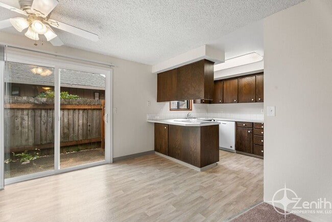 Building Photo - 3012 NE 78th Ave
