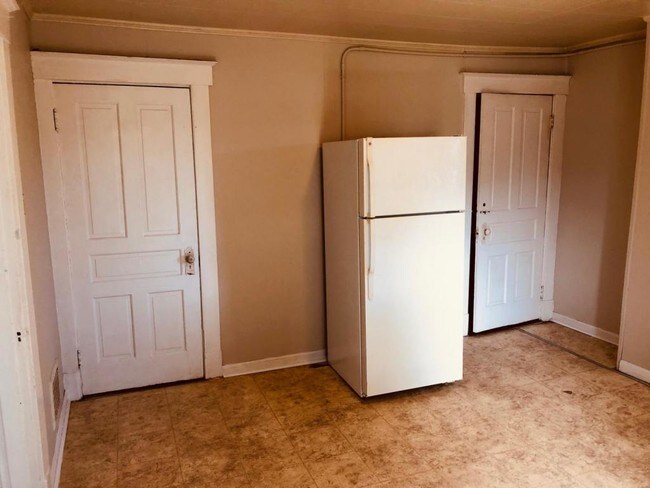 Building Photo - 3920 Decoursey Ave Unit 2