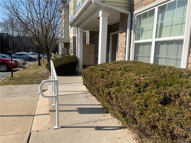 Foto del edificio - 923 Tower Ridge Cir