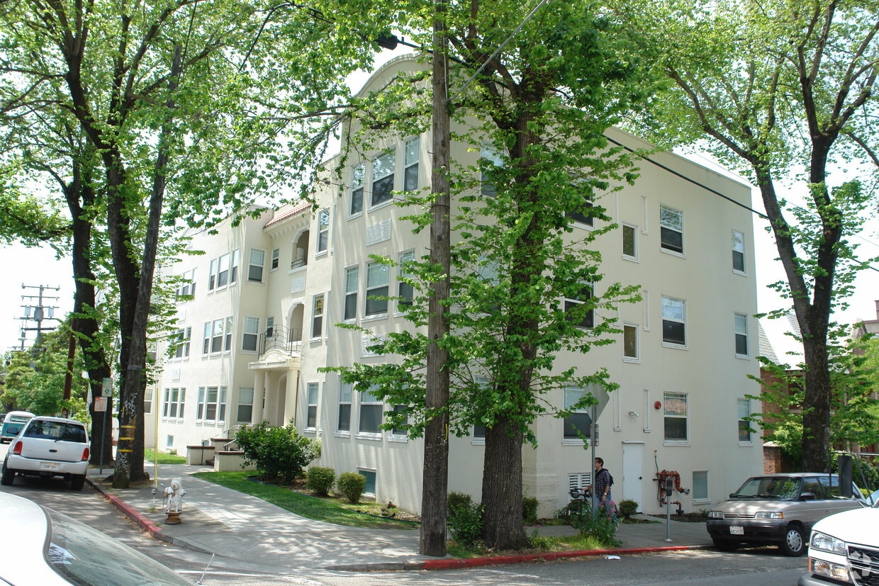 Primary Photo - 2500 Benvenue Ave