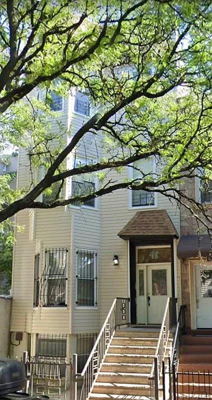 Building Photo - 48 Weirfield St