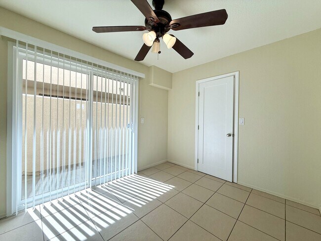 Foto del edificio - RECENTLY RENOVATED! 3 Bedroom 1 Bathroom Apartment in Indio, CA