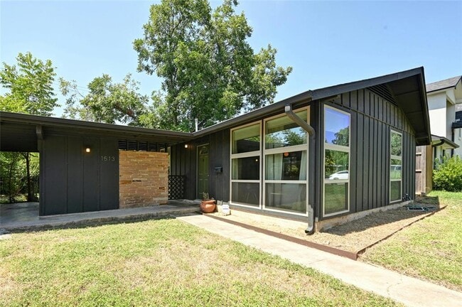 Building Photo - 1513 Corona Dr