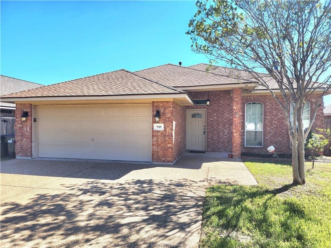 4 Bedroom 2 Bathroom 2 Car Garage - 4 Bedroom 2 Bathroom 2 Car Garage