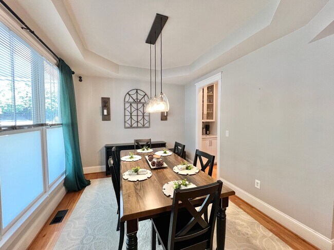 Foto del edificio - Gorgeous Custom Built 4BD, 3BA Holly Springs Home with Home Gym Setup and Fenced In Yard