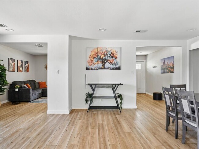 Foto del edificio - 7706 Delafield Ln