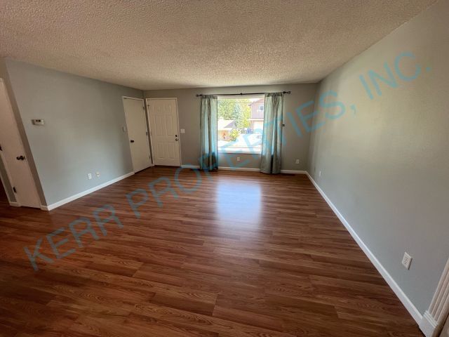 Foto del edificio - 2 Bd / 1 Bth - Central A/C - Den - Attache...