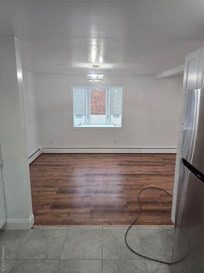 Building Photo - 21 Carriage Dr