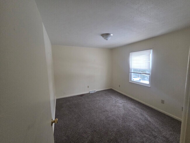 Foto del edificio - 343 Mathews Rd