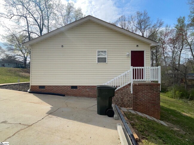 Building Photo - 21 N Kings Dr
