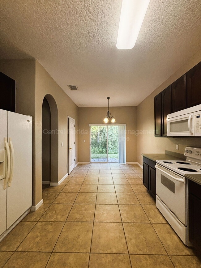 Foto del edificio - 16183 Old Ash Loop