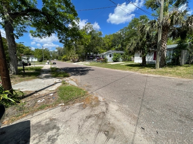 Building Photo - 1570 W 31st St