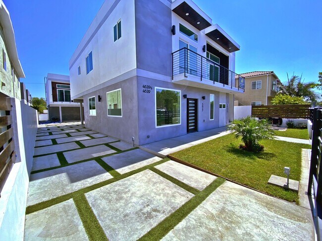 Foto del edificio - 4627 W 18th St