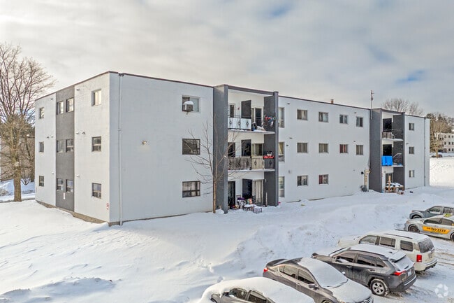 Photo du bâtiment - 6, 16, 32 & 88 Brybeck Crescent