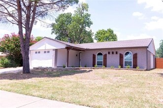 Building Photo - 521 Windsor Dr