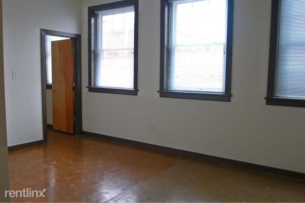 Building Photo - 3122 W Clay St