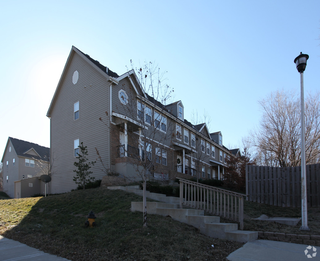 Building Photo - 9000-9004 Hauser St