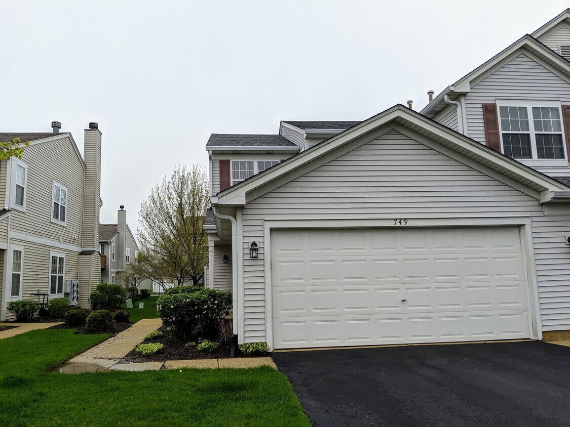 749 Genesee Dr Unit 749, Naperville, IL 60563 Condo for Rent in