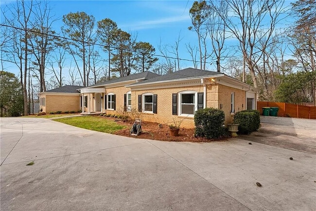 Building Photo - Room in House on River Park Dr