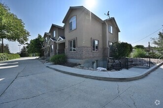 Building Photo - 347 E Vine St