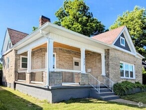 Building Photo - 323 Nelson Ave