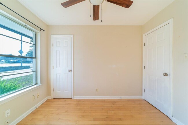 Foto del edificio - 1738 Rutland Dr