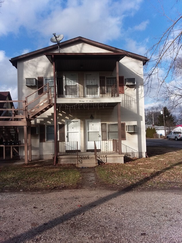 4 one bedroom apartments - 1307 Lape St