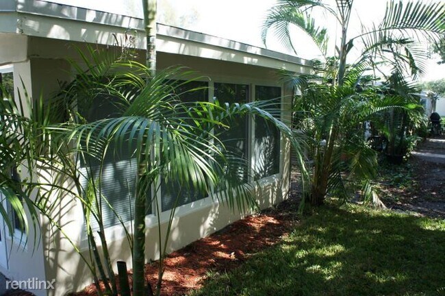 Building Photo - 3 br, 1 bath House - 1820 NW 15th Vis