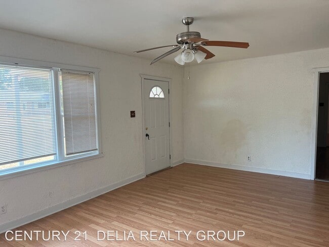 Building Photo - 3 br, 2 bath House - 909 Hickory St.