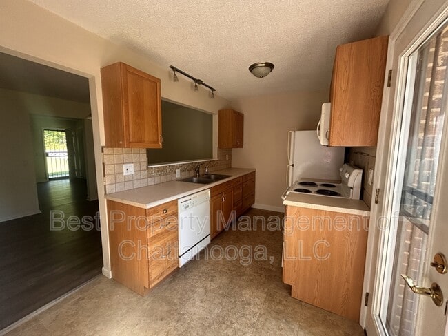 Building Photo - 4000 Webb Rd