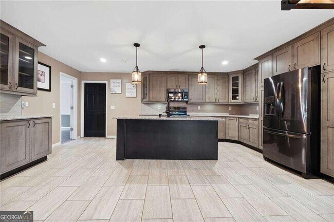 Building Photo - 7379 N Mitchell Ct