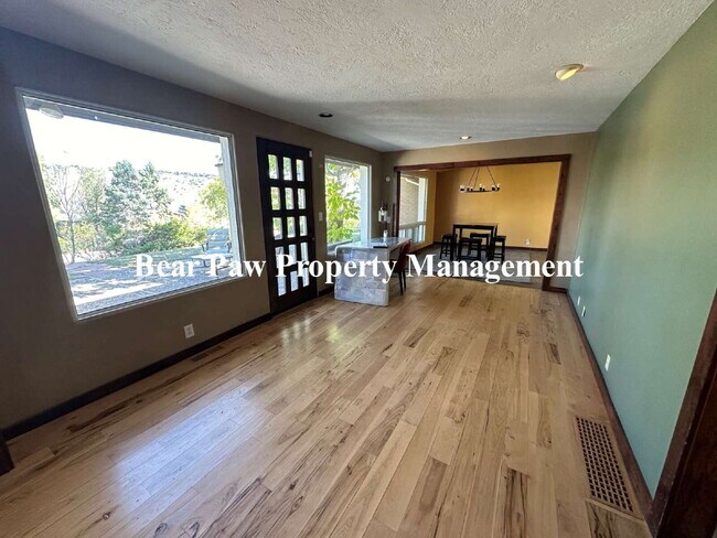 Building Photo - Splendid 4 Bedroom in Morrison Proper!