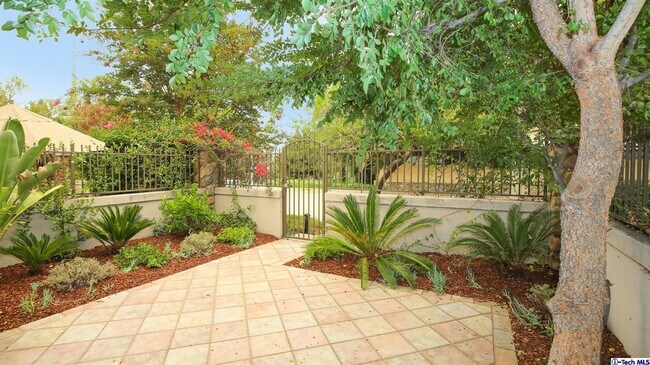 Building Photo - 1097 Rosewalk Way
