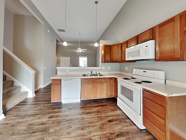 Building Photo - 3921 Rosefinch Cir