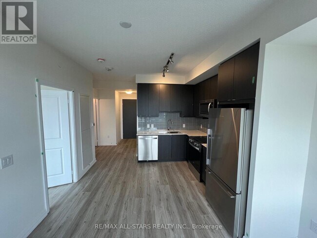 Photo du bâtiment - 3270 Sheppard Ave E