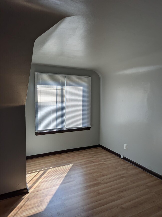 Foto del edificio - 15341 Fielding St