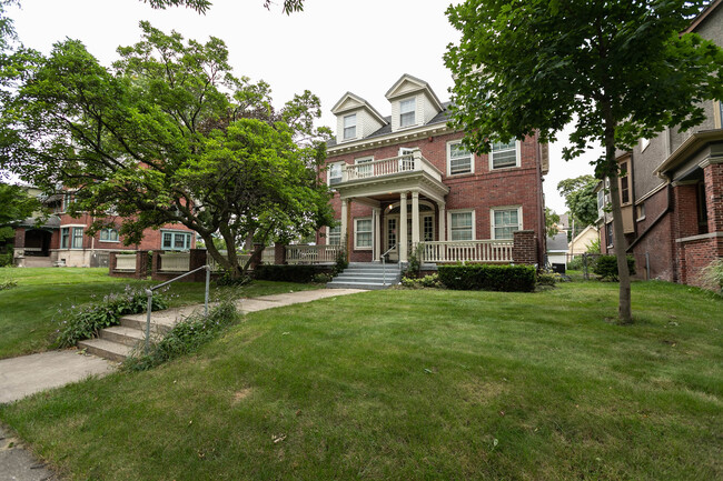 Building Photo - 3008 W State St