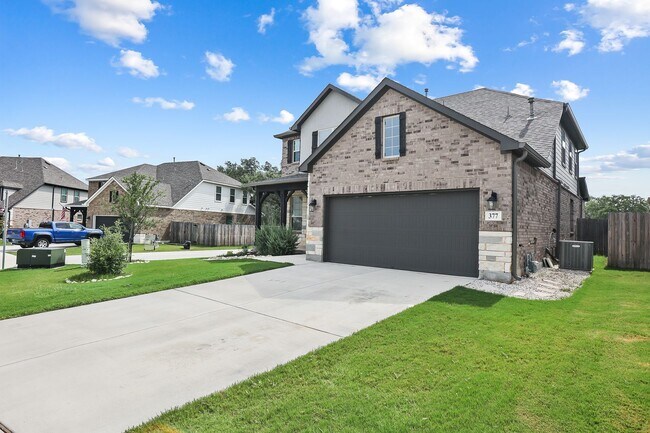 Building Photo - 4 Bedroom/3 bath home Southglen Subdivision