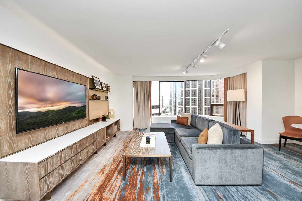 Primary Photo - 1300 Lamar St