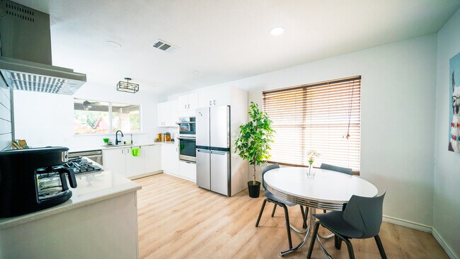 Foto del edificio - 5606 Meadow Crest
