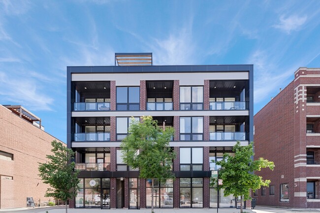 Building Photo - 2958 N Lincoln Ave
