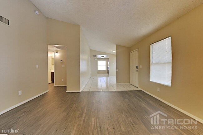 Foto del edificio - 8805 W Amelia Ave